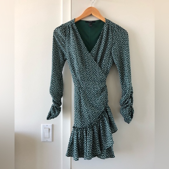 Forever 21 Green wrap dress 💚 - Picture 1 of 6